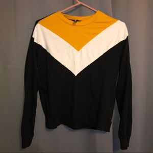 H&M white, yellow, black sweatshirt